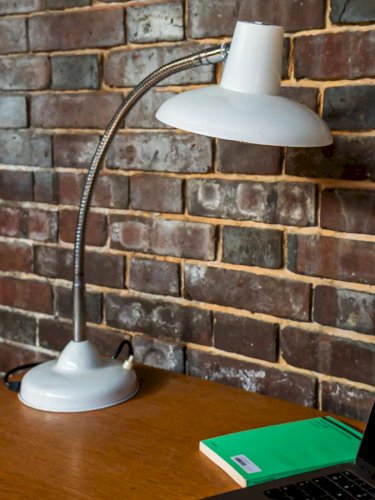 Julia, la lampe de bureau en métal N°471