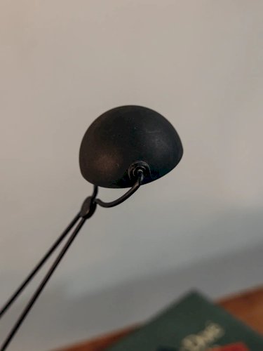 Julia, la lampe de bureau en métal noir N°588