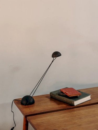 Julia, la lampe de bureau en métal noir N°588