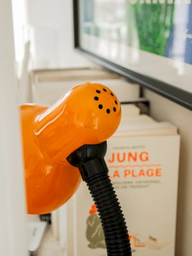 Julia, la lampe de bureau en métal orange N°702