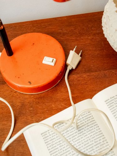 Julia, la lampe de bureau orange en métal N°572