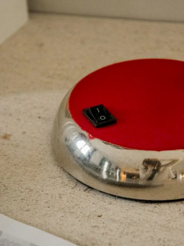 Julia, la lampe de bureau rouge en métal N°704