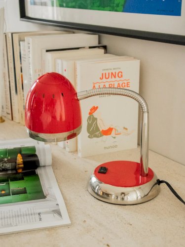 Julia, la lampe de bureau rouge en métal N°704