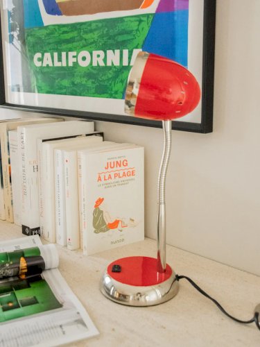 Julia, la lampe de bureau rouge en métal N°704