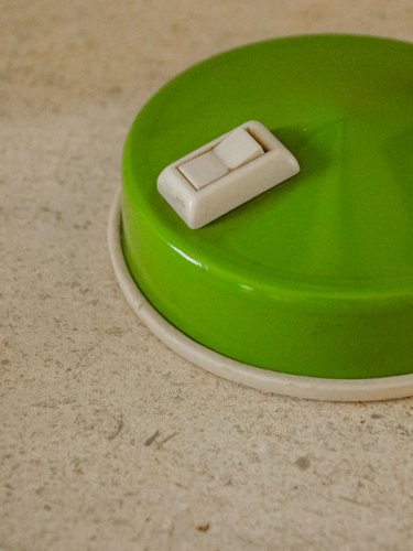 Julia, la lampe de bureau verte en métal N°705