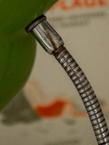 Julia, la lampe de bureau verte en métal N°705