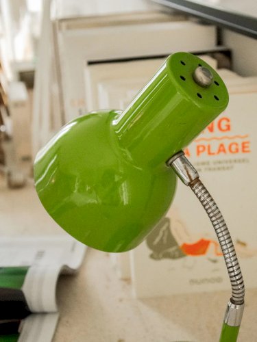 Julia, la lampe de bureau verte en métal N°705