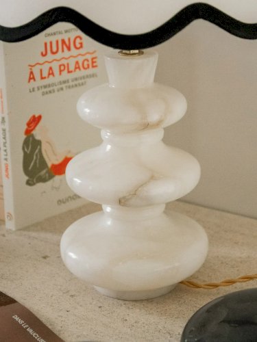 Julia, la lampe en albâtre blanche et noire N°706