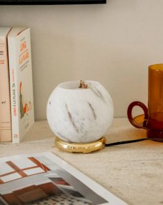 Julia, the gold veined glass lamp No. 695