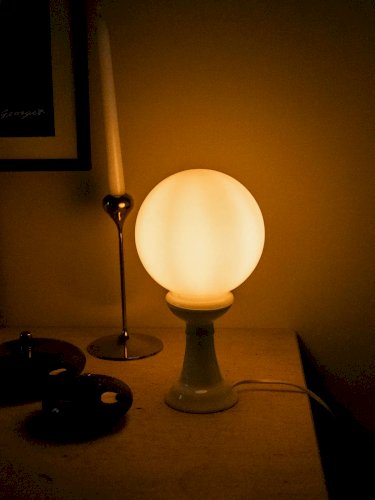 Julia, la lampe globe blanche en verre N°697