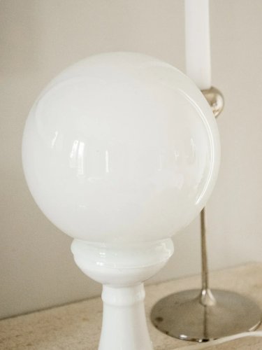 Julia, la lampe globe blanche en verre N°697