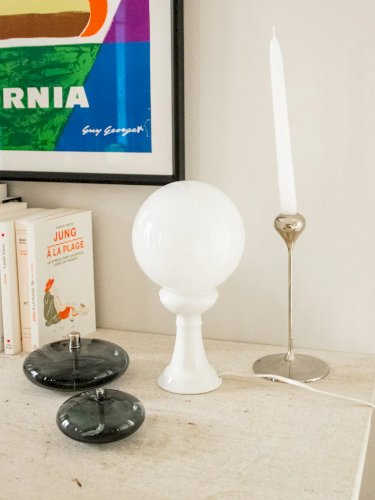 Julia, la lampe globe blanche en verre N°697