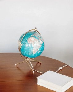 Julia, the globe lamp No. 130