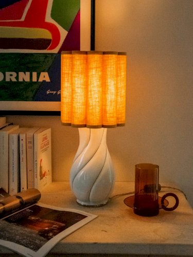 Julia, la lampe moutarde en céramique N°700