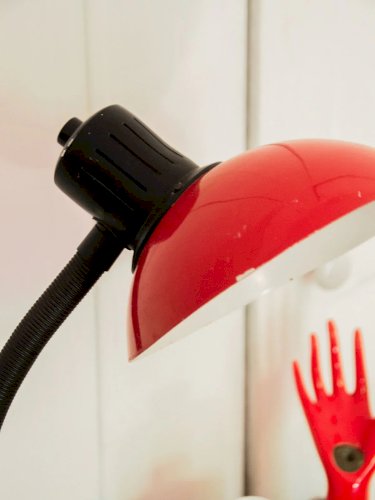 Julia, la lampe rouge à poser N°244