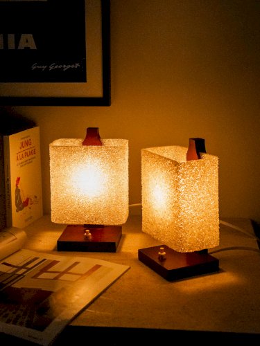 Julia, la paire de lampes texturées en bois N°694