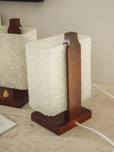 Julia, la paire de lampes texturées en bois N°694