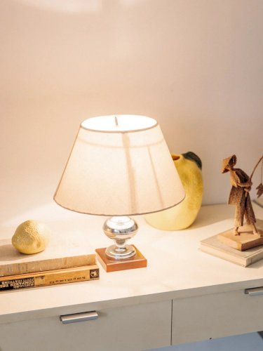 Julia, la petite lampe à poser en inox N°506