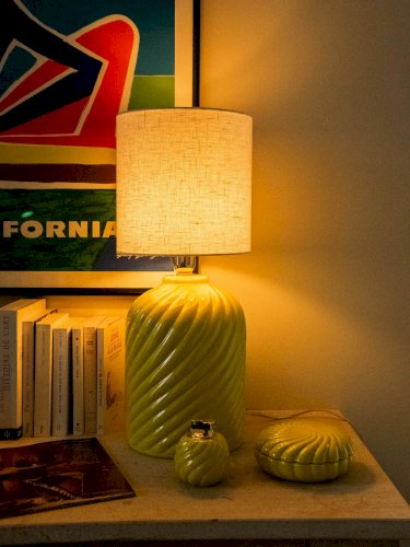 Julia, l'ensemble lampe, boîte et diffuseur en céramique jaune N°712