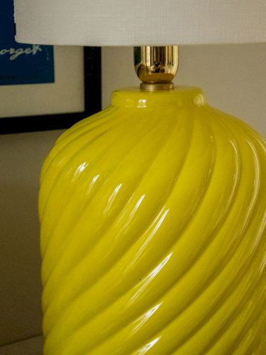 Julia, l'ensemble lampe, boîte et diffuseur en céramique jaune N°712
