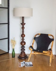 Julien, the large dark wood streetlight No. 312