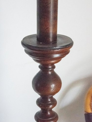 Julien, le grand lampadaire en bois foncé N°312