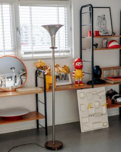 Julien, le grand lampadaire en métal et bois N°221