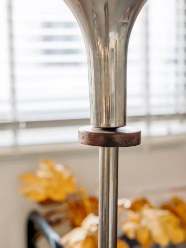 Julien, le grand lampadaire en métal et bois N°221