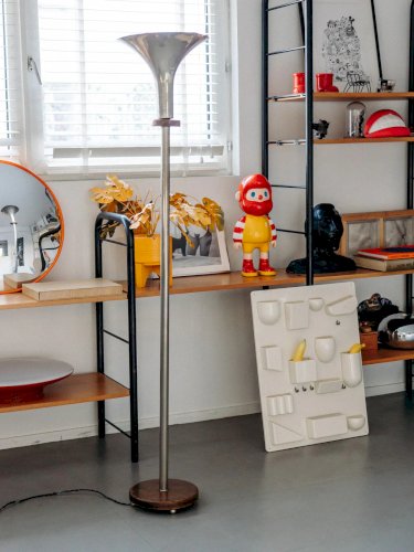 Julien, le grand lampadaire en métal et bois N°221