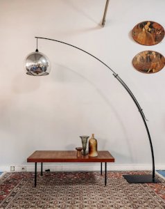 Julien, le grand lampadaire incurvé en inox N°264