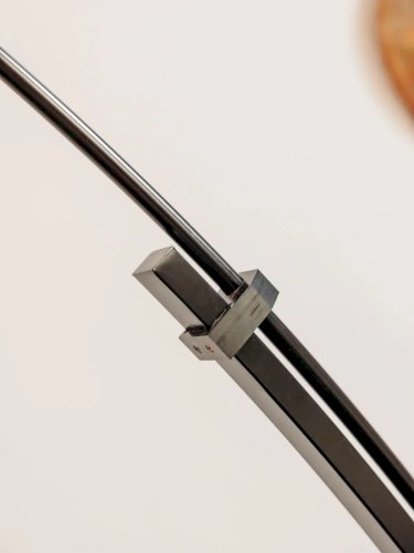 Julien, le grand lampadaire incurvé en inox N°264