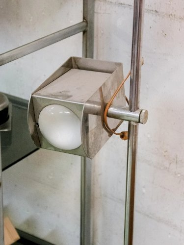 Julien, le lampadaire chromé N°131