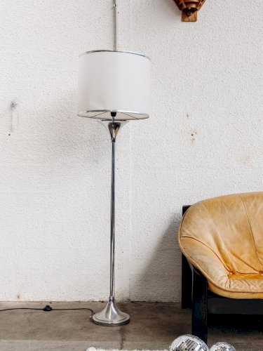 Julien, le lampadaire chromé N°8