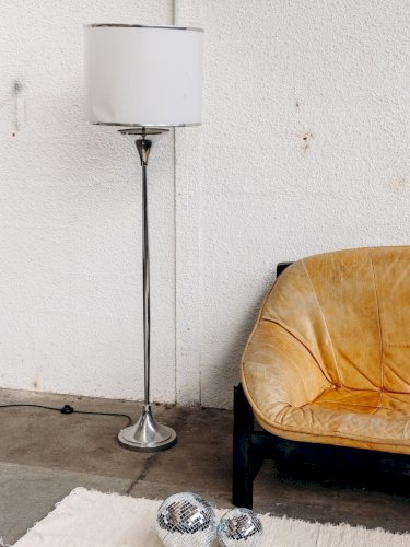 Julien, le lampadaire chromé N°8