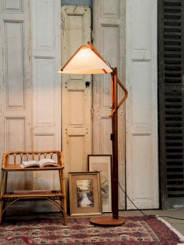 Julien, le lampadaire Domus en teck massif N°247