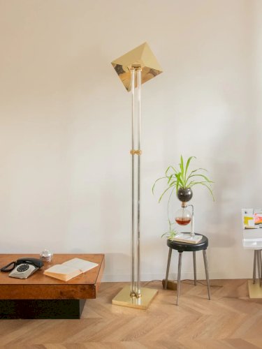 Julien, le lampadaire doré N°201