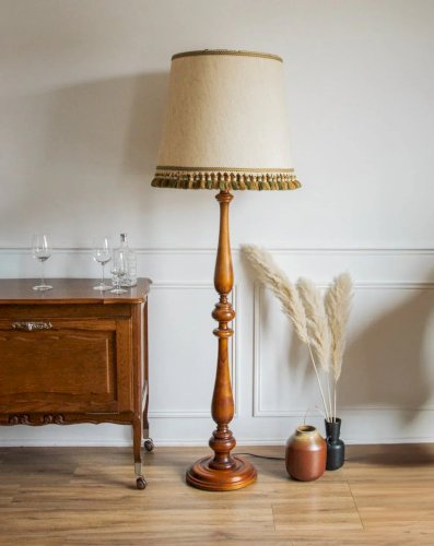 Julien, le lampadaire en bois N°198