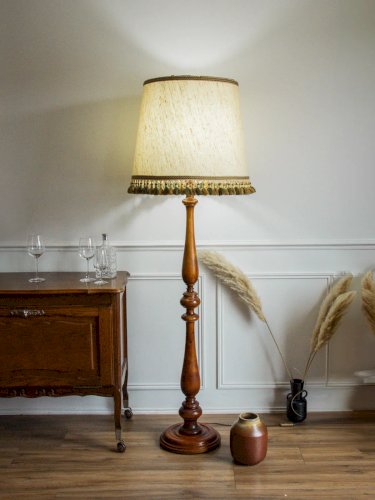 Julien, le lampadaire en bois N°198