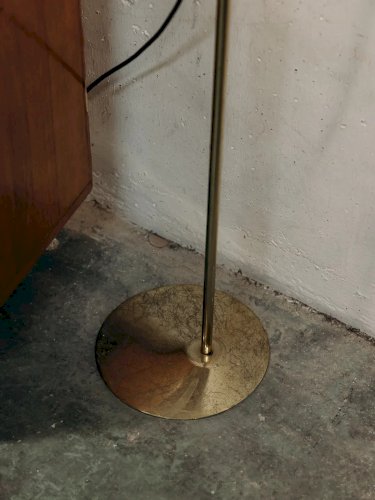 Julien, le lampadaire en métal doré N°138