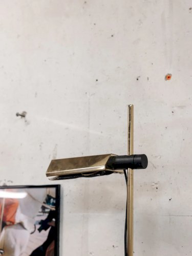 Julien, le lampadaire en métal doré N°138