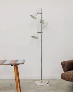 Julien, the metal streetlamp No. 22