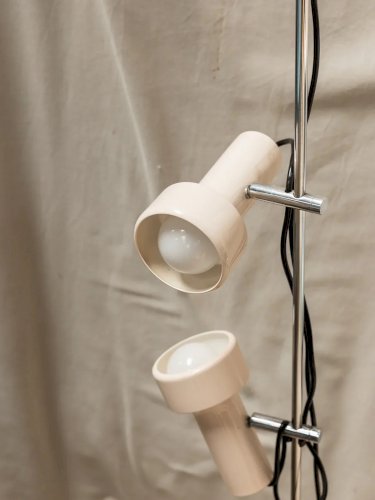 Julien, le lampadaire en plastique N°133