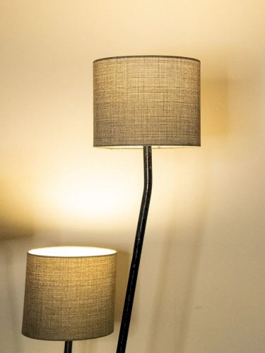 Julien, le lampadaire tripode en métal N°228