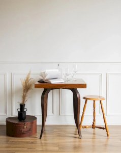 Karla, the small dining table No. 393