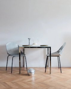 Karla, the chrome dining table No. 383