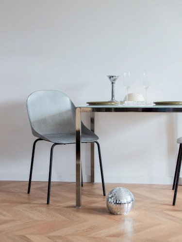 Karla, la table à manger chromée N°383