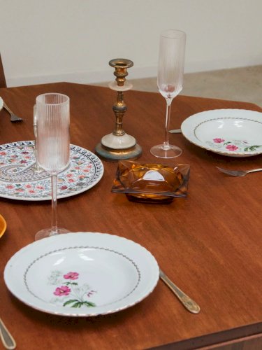 Karla, la table à manger en bois art déco N°1026