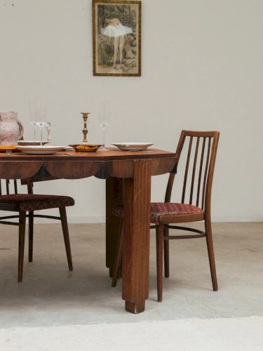 Karla, la table à manger en bois art déco N°1026
