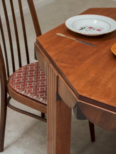 Karla, la table à manger en bois art déco N°1026