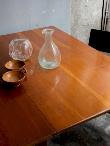 Karla, la table à manger en bois de cerisier N°1045